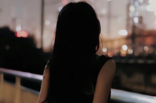 女网红和男友旅游只发单人照并对外称单身男友账号被扒出